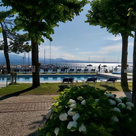Villaggio Turistico Dei Tigli Padenghe sul Garda Exteriör bild