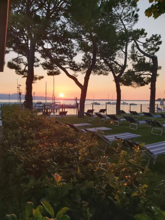 Villaggio Turistico Dei Tigli Padenghe sul Garda Exteriör bild