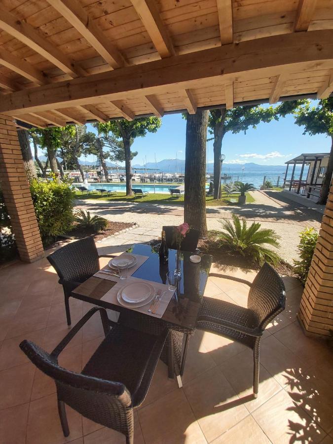 Villaggio Turistico Dei Tigli Padenghe sul Garda Exteriör bild