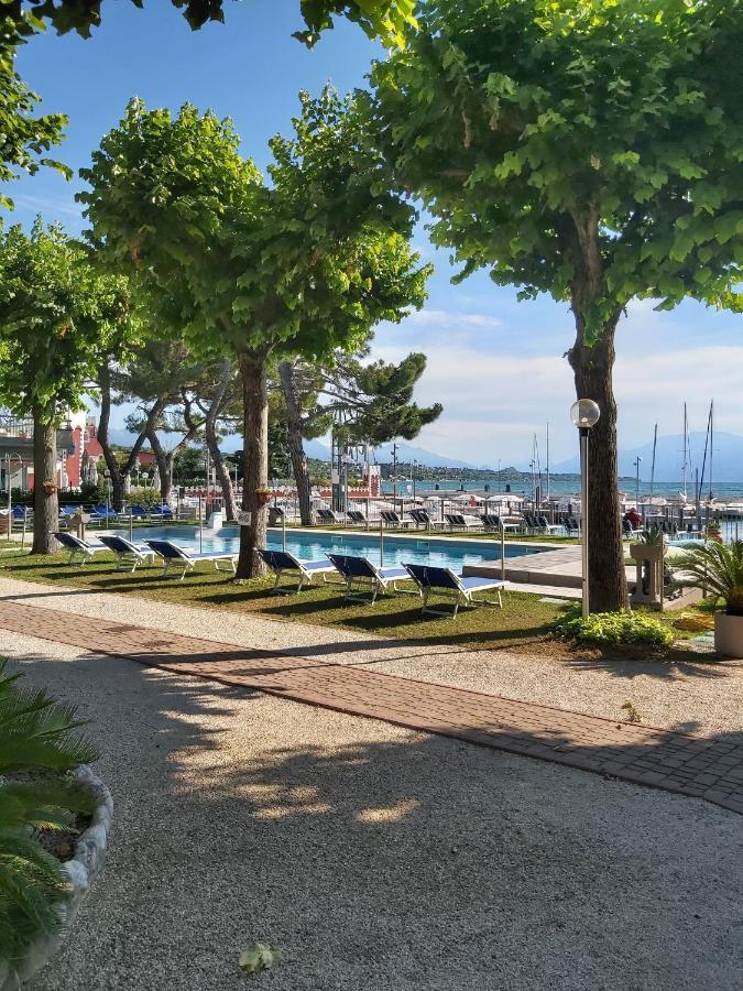 Villaggio Turistico Dei Tigli Padenghe sul Garda Exteriör bild