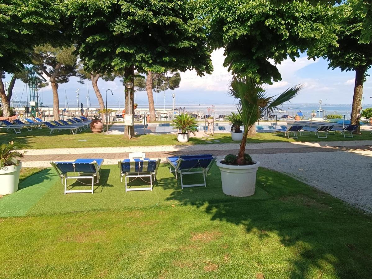 Villaggio Turistico Dei Tigli Padenghe sul Garda Exteriör bild