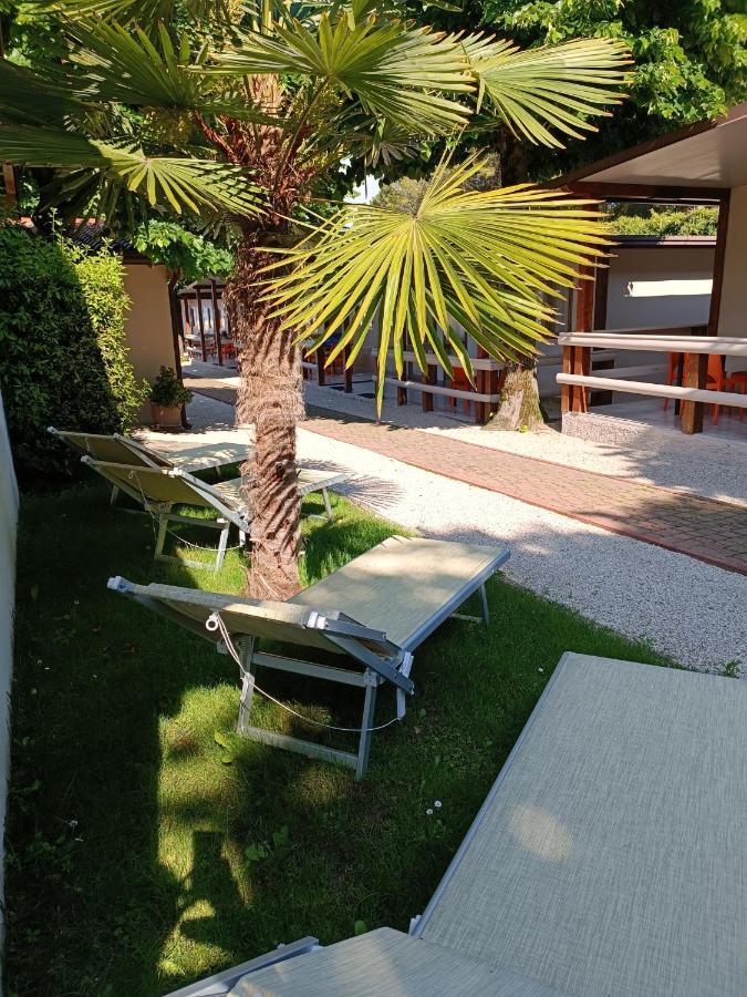 Villaggio Turistico Dei Tigli Padenghe sul Garda Exteriör bild