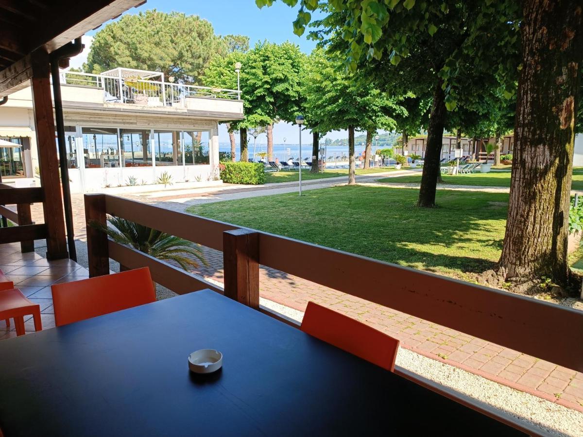 Villaggio Turistico Dei Tigli Padenghe sul Garda Exteriör bild