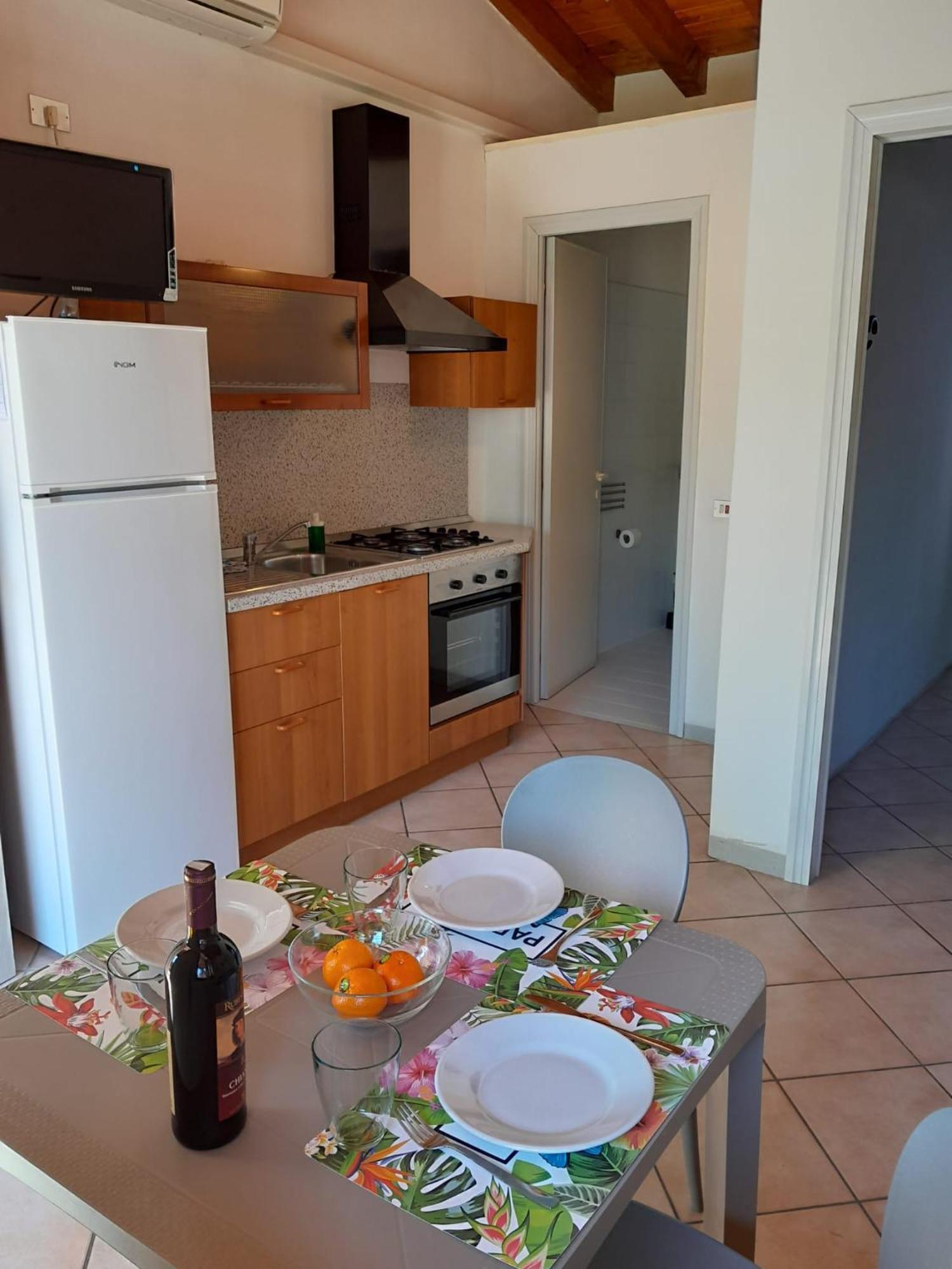 Villaggio Turistico Dei Tigli Padenghe sul Garda Rum bild