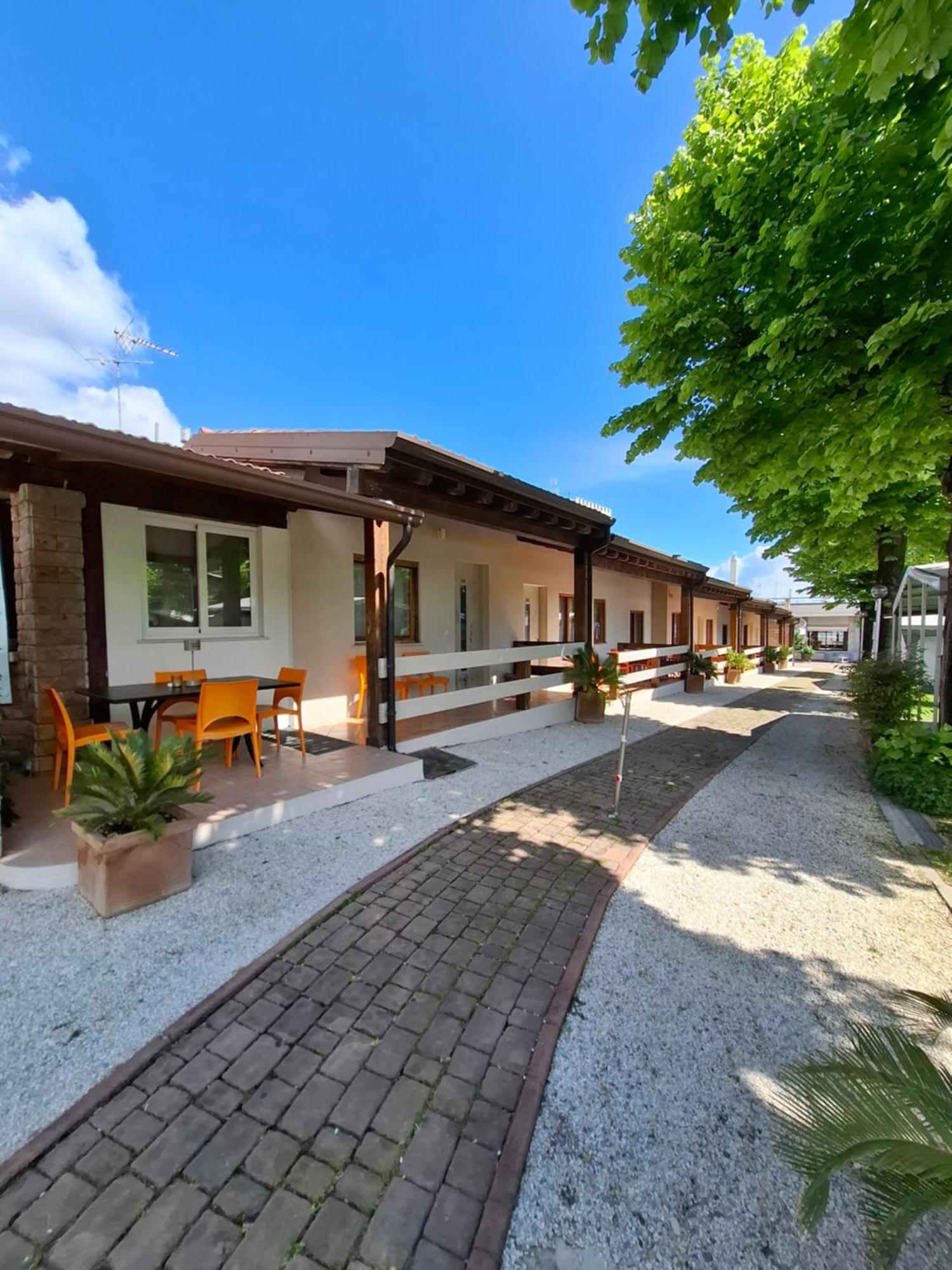 Villaggio Turistico Dei Tigli Padenghe sul Garda Exteriör bild