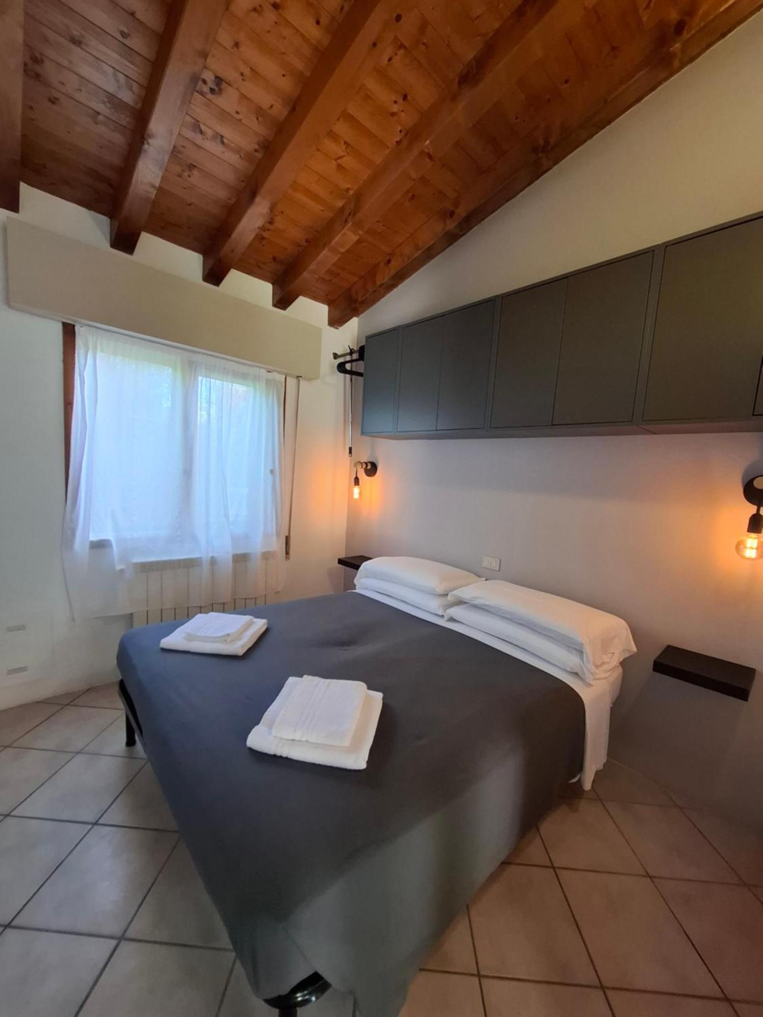 Villaggio Turistico Dei Tigli Padenghe sul Garda Rum bild