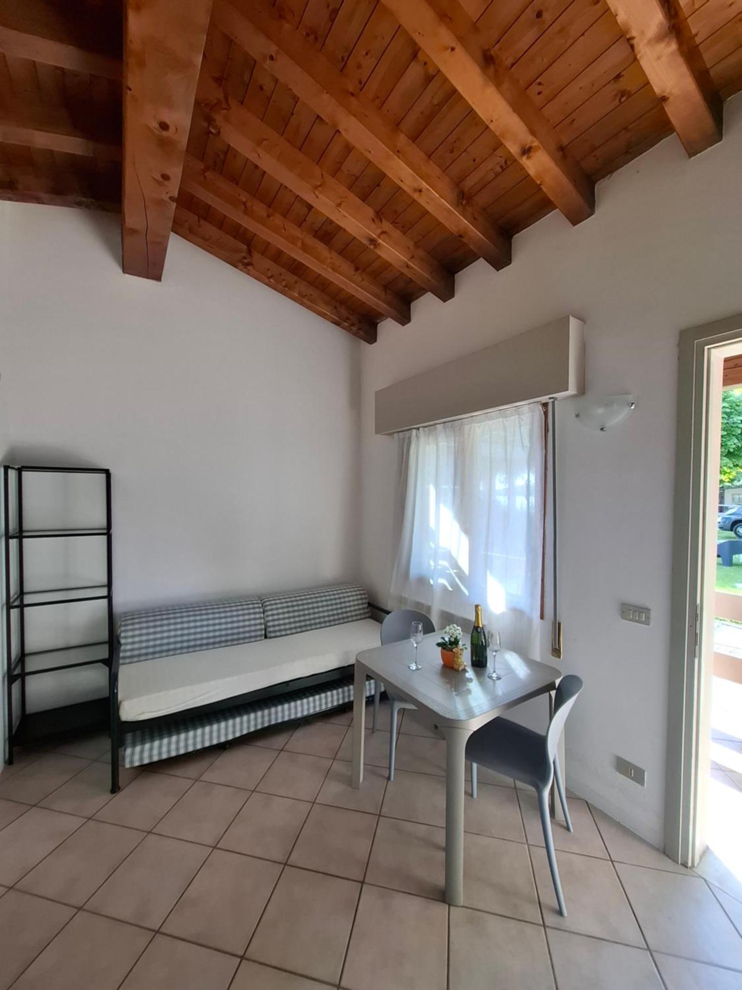 Villaggio Turistico Dei Tigli Padenghe sul Garda Rum bild