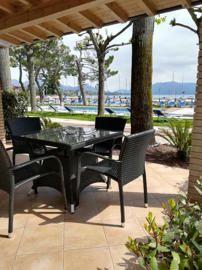 Villaggio Turistico Dei Tigli Padenghe sul Garda Exteriör bild